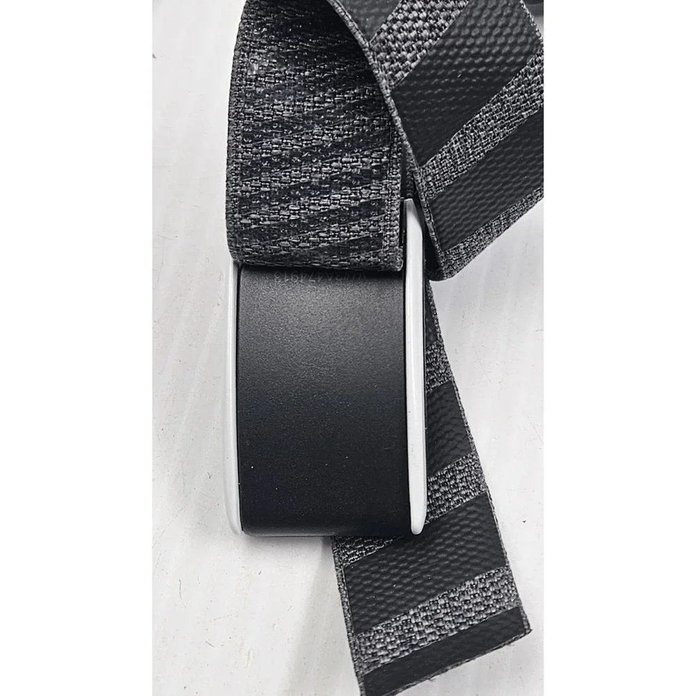 WHOOP Strap 3.0 (Tracker, 1 Charger/Battery Pack)  Good Condition